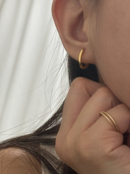 Everyday Oval Hoop Earrings, Solid 14k Gold